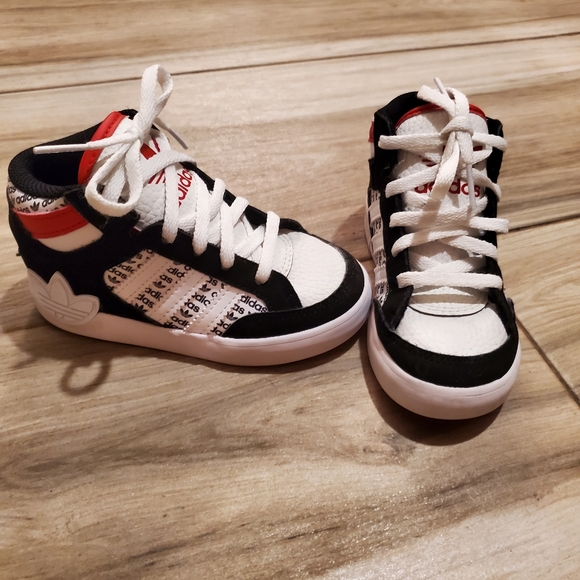 Adidas shoes - Picture 2 of 4